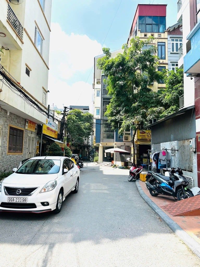 Nhà 8 tầng thang máy Cầu Giấy - 19 phòng, dòng tiền khủng