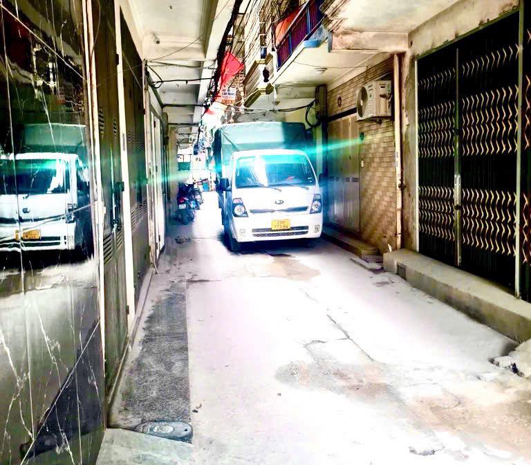 Nhà 5 tầng Giải Phóng, ô tô đỗ cửa, gần Bạch Mai, giá 10 tỷ