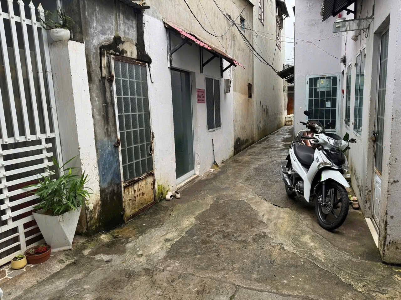 Siêu phẩm nhà phố Trần Phú, vị trí đắc địa chỉ cách đường chính 20m, ngay cạnh chợ Ngô Mây sầm uất