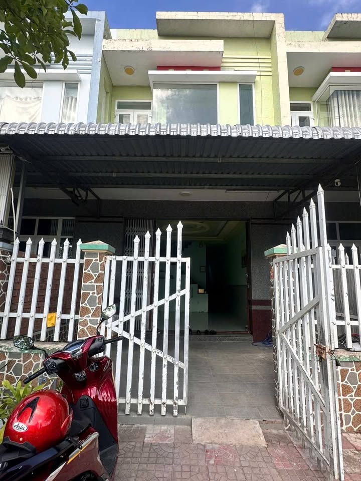 Nhà bán hoặc cho thuê tọa lạc tại trục chính khu Cát Tường, phường 3, thành phố Vị Thanh