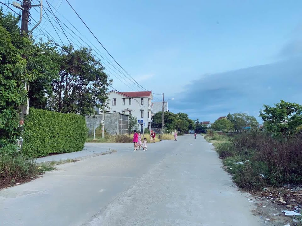 Đất Huế xịn sò, ngang 5.4m, gần sân bóng, giá 22 củ/m2