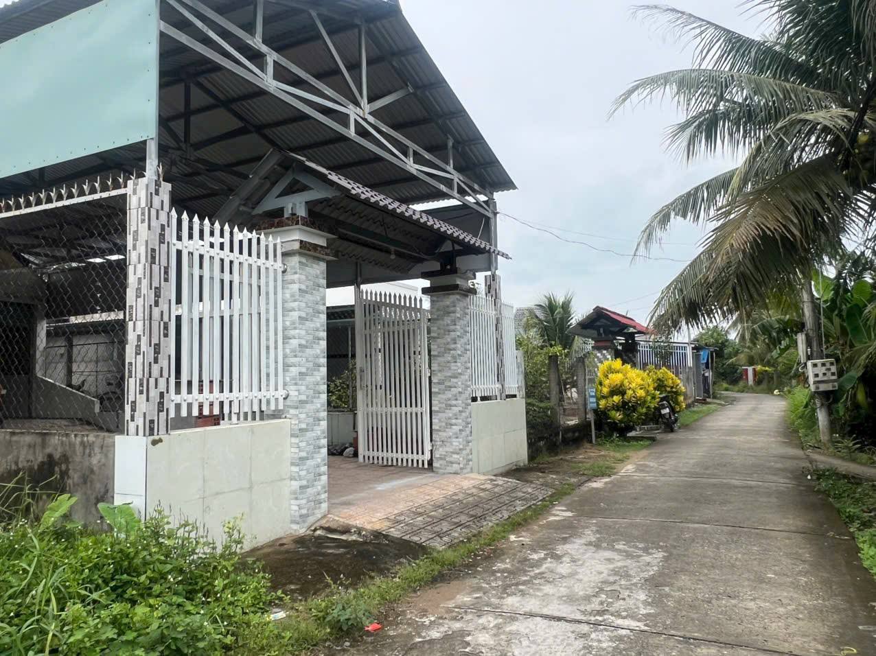 Nhà mặt tiền xã Hữu Định - 1,7 tỷ thương lượng - Xe tải vi vu