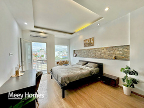 Chào mừng bạn đến với căn hộ studio tuyệt vời, tọa lạc ngay tại vị trí đắc địa Ngã Tư Hàng Xanh