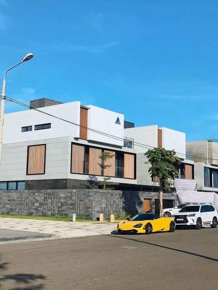 Biệt thự sống ảo bên sông Cổ Cò, 3 mặt thoáng mát, nội thất xịn nhập khẩu