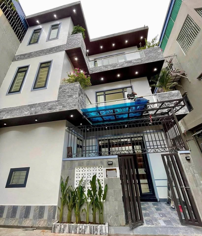 Bán nhà phố lô góc khu vực Trần Quang Khải, gần trường Nguyễn Huệ