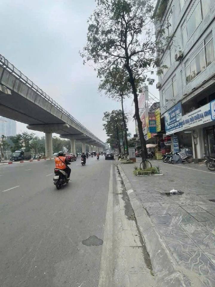 Bán tòa nhà văn phòng mặt phố Hồ Tùng Mậu, đối diện đại học Thương Mại