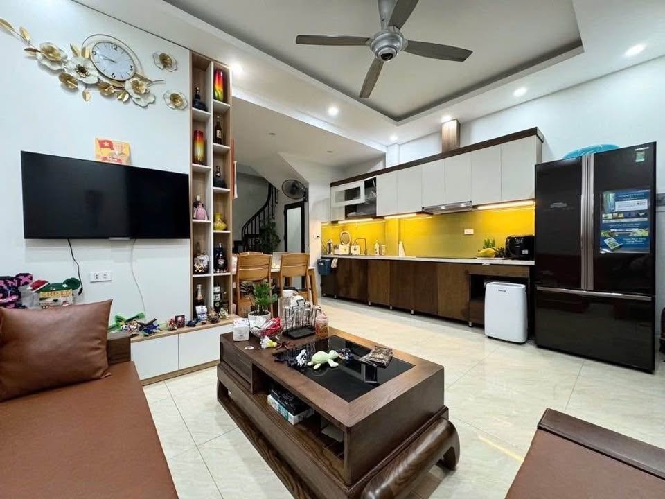 Siêu phẩm nhà lô góc 5 tầng tại Bồ Đề, diện tích 32m2, sẵn sàng đón chủ nhân mới