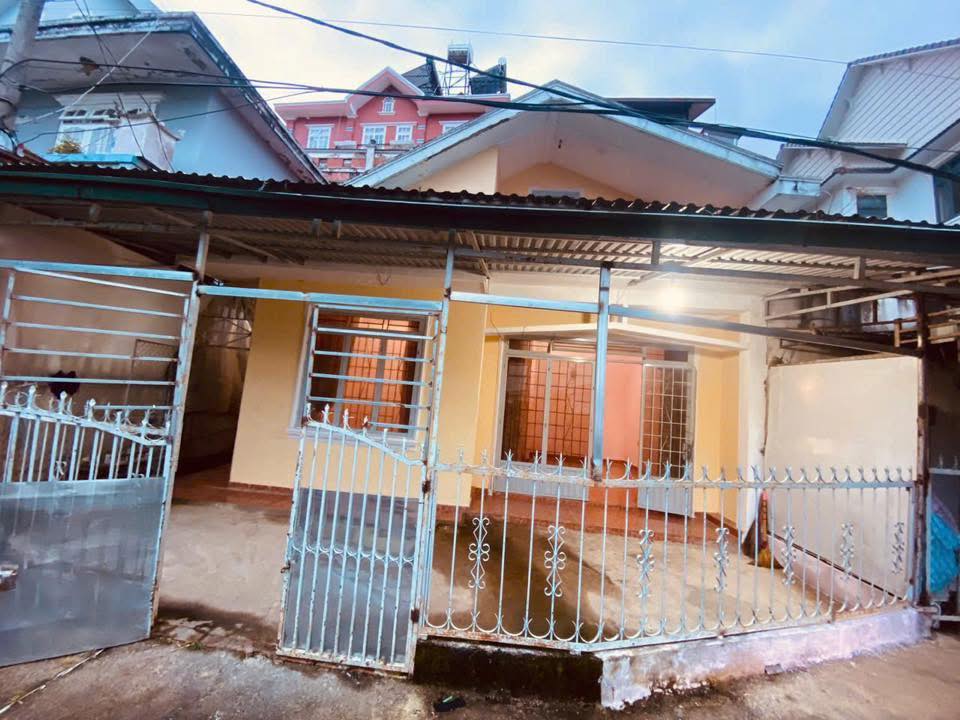 Cho thuê nhà nguyên căn 100m2, 2 phòng ngủ, gần iêu thị GO Đà Lạt, đường ô tô