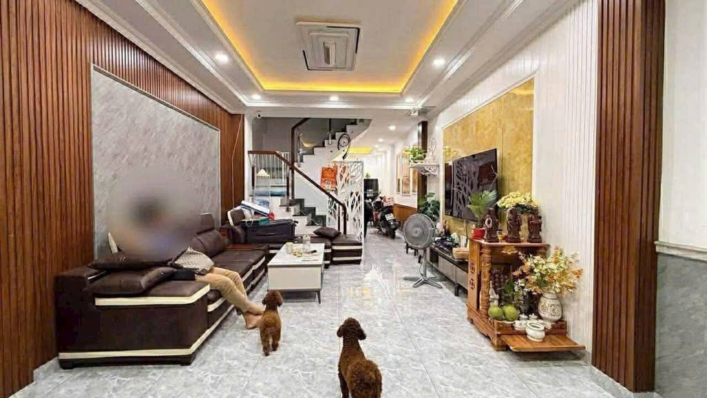 Nhà 2 tầng lung linh, gần Ngã tư Nguyễn Văn Linh, giá chỉ 5 tỷ