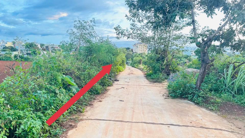 Tọa lạc tại vị trí đắc địa, ngay trung tâm phường An Phú, mảnh đất này sở hữu con hẻm ô tô thông thoáng