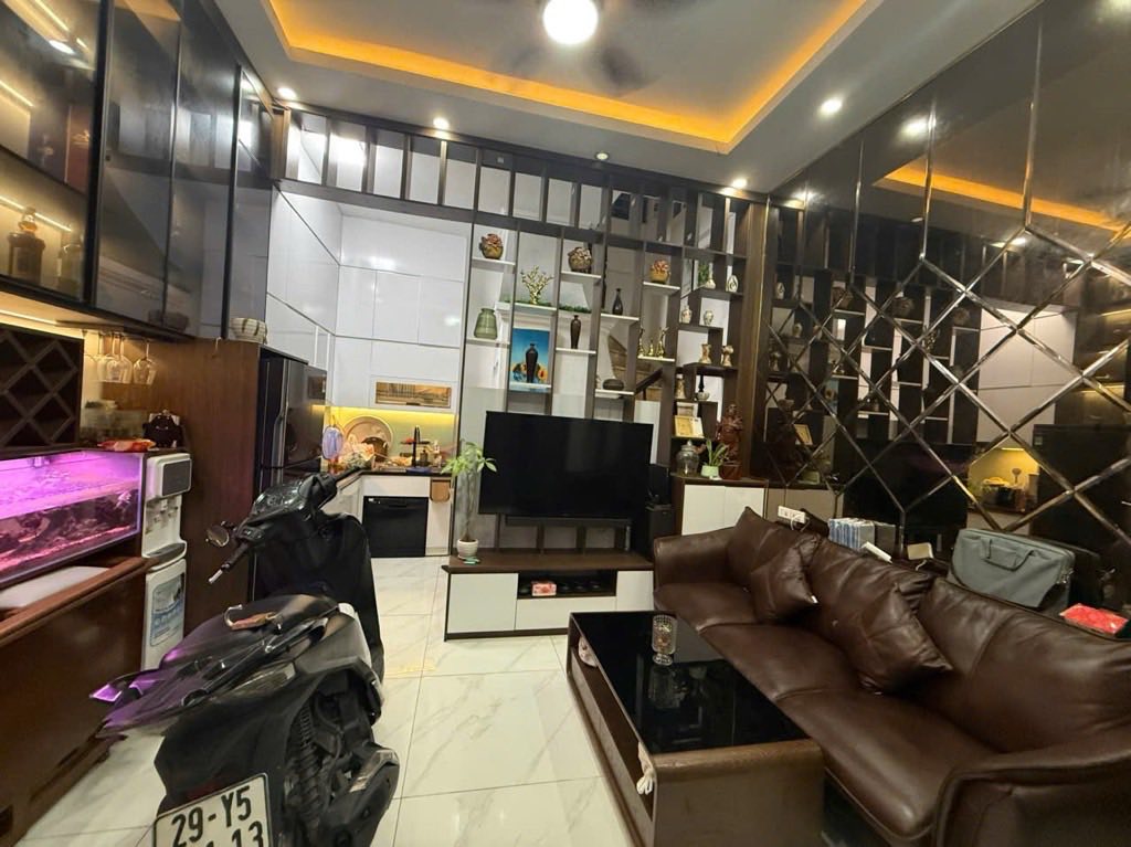 Nhà 5 tầng 3 ngủ, 30m2, mặt tiền 4,2m, ngõ thông, Khương Đình, Thanh Xuân, hơn 6 tỷ