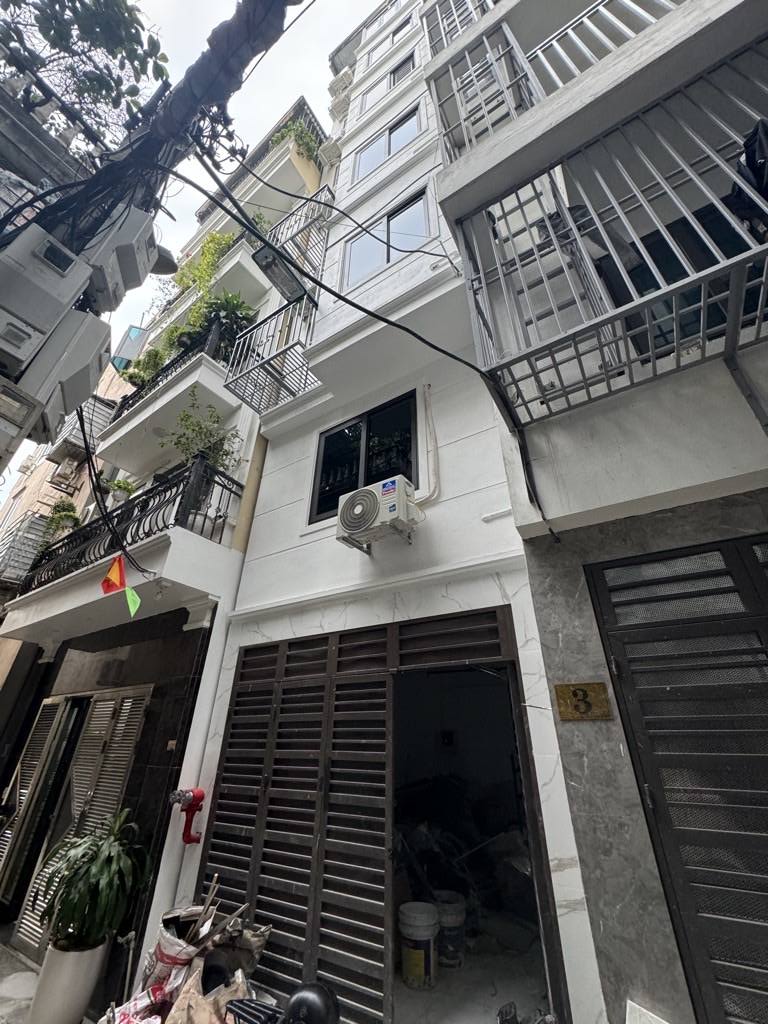 Khám phá cơ hội đầu tư hấp dẫn với căn nhà 5 tầng thang máy, tọa lạc gần Đại học Công Nghiệp