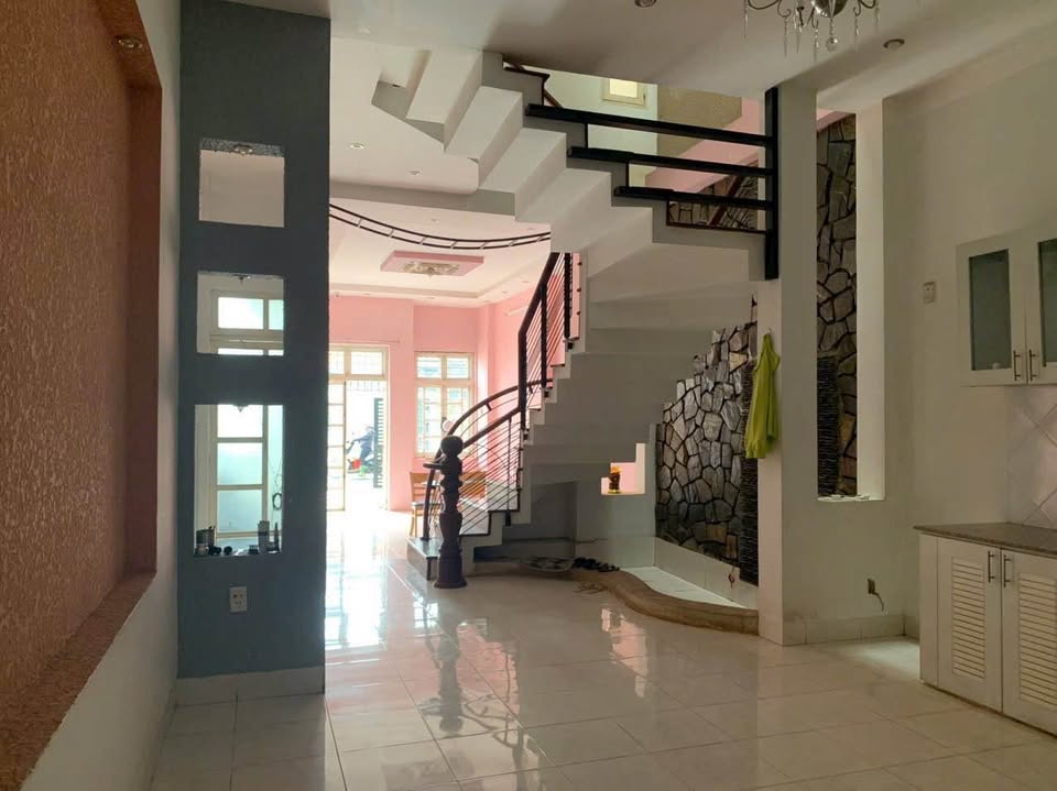 Bán nhà mặt tiền Y Moan, kinh doanh siêu vip, giá 9,8 tỷ