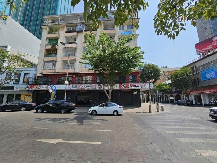 Siêu phẩm mặt bằng lầu 2, góc 2 mặt tiền Nguyễn Huệ và Ngô Đức Kế, Quận 1