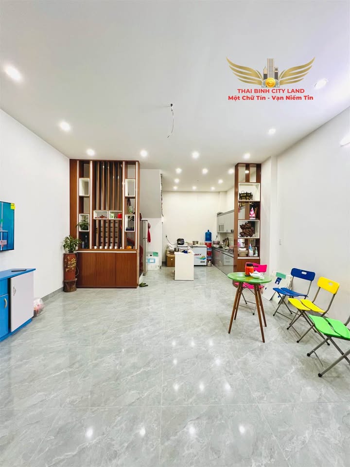 Siêu phẩm nhà 3 tầng Phú Xuân - chỉ cách đường chính 30m, sổ đỏ trao tay