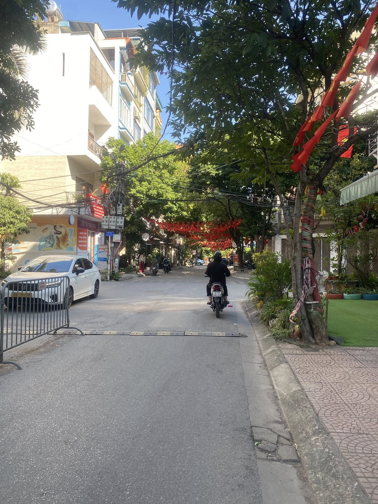 Siêu phẩm nhà đất Hà Đông, xây cực kỳ chắc chắn, ô tô tải đỗ tận cửa, hưởng trọn vẹn 2 mặt thoáng trước sau