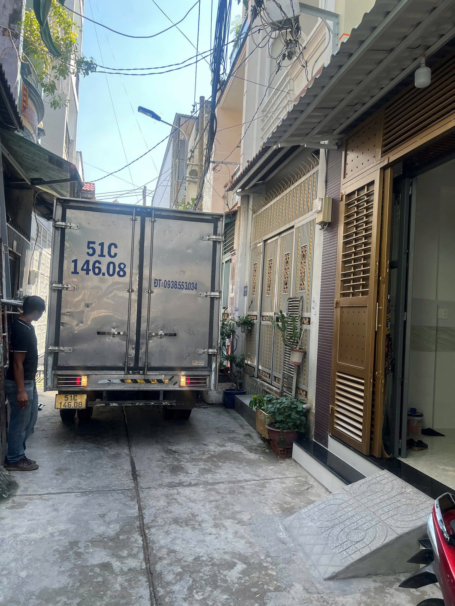 Nhà mới xây dựng, tọa lạc tại vị trí đắc địa trên đường Hương Lộ 2, phường Bình Trị Đông