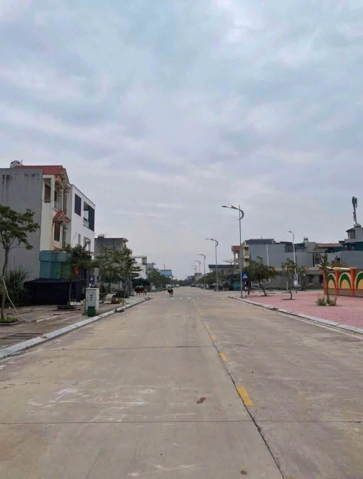 Đất Móng Cái - Lô đất 4.5x20m, đường to, dân đông, giá 2 tỷ bé xíu