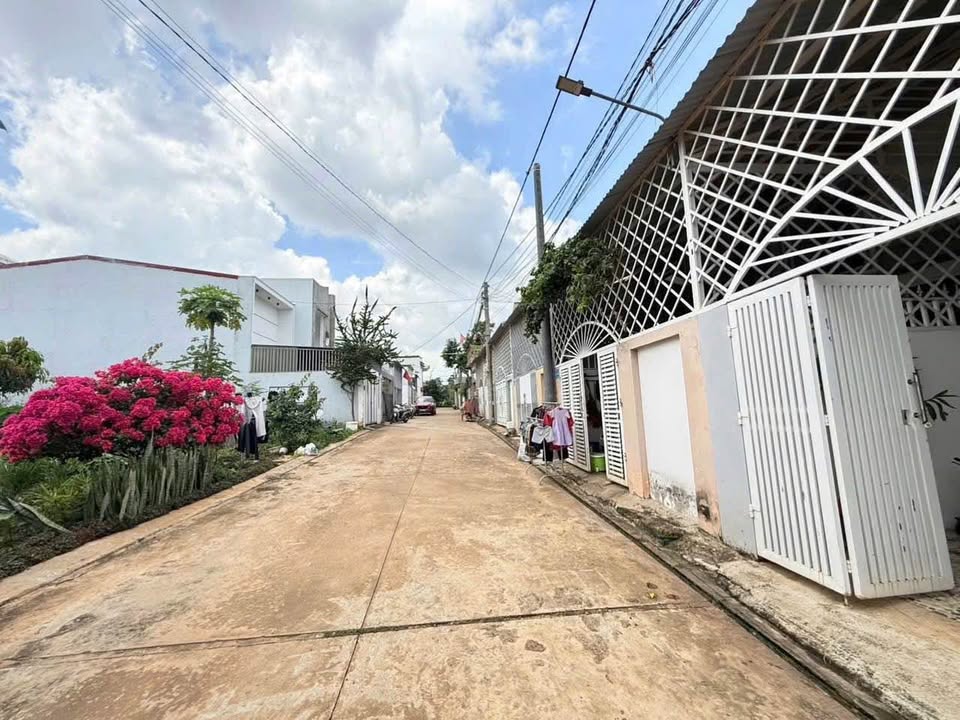 Đất vàng Thành Đồng xây nhà bán, đường 2 ô tô né nhau, giá hời