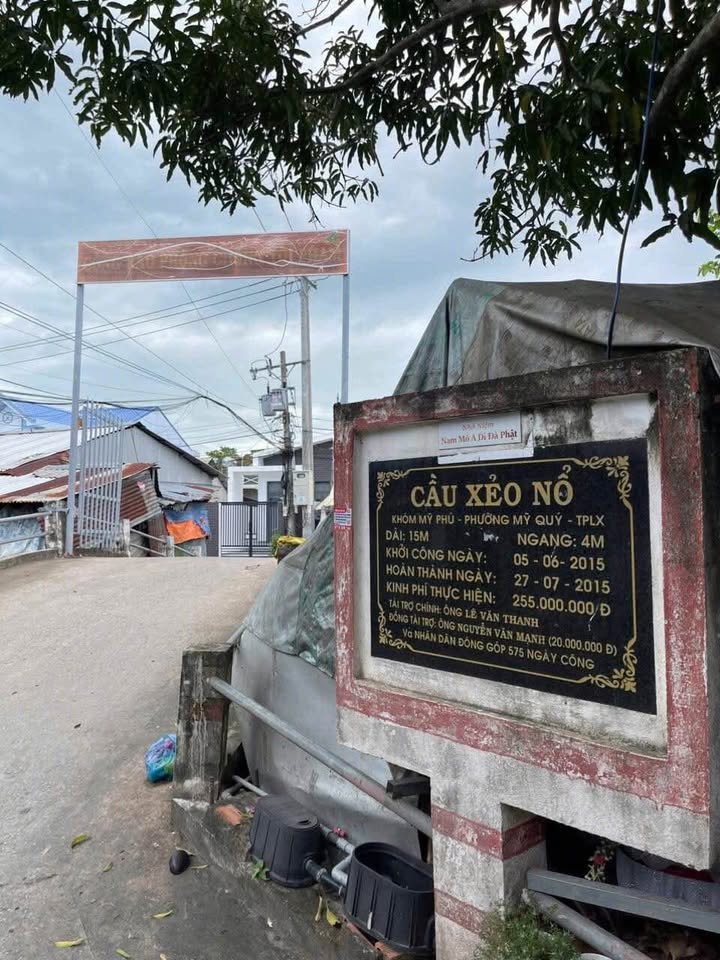 Ngôi nhà cấp 4 xinh xắn này tọa lạc tại Phường Mỹ Quý, cách trường Tiểu học Bùi Thị Xuân chỉ 1,5km