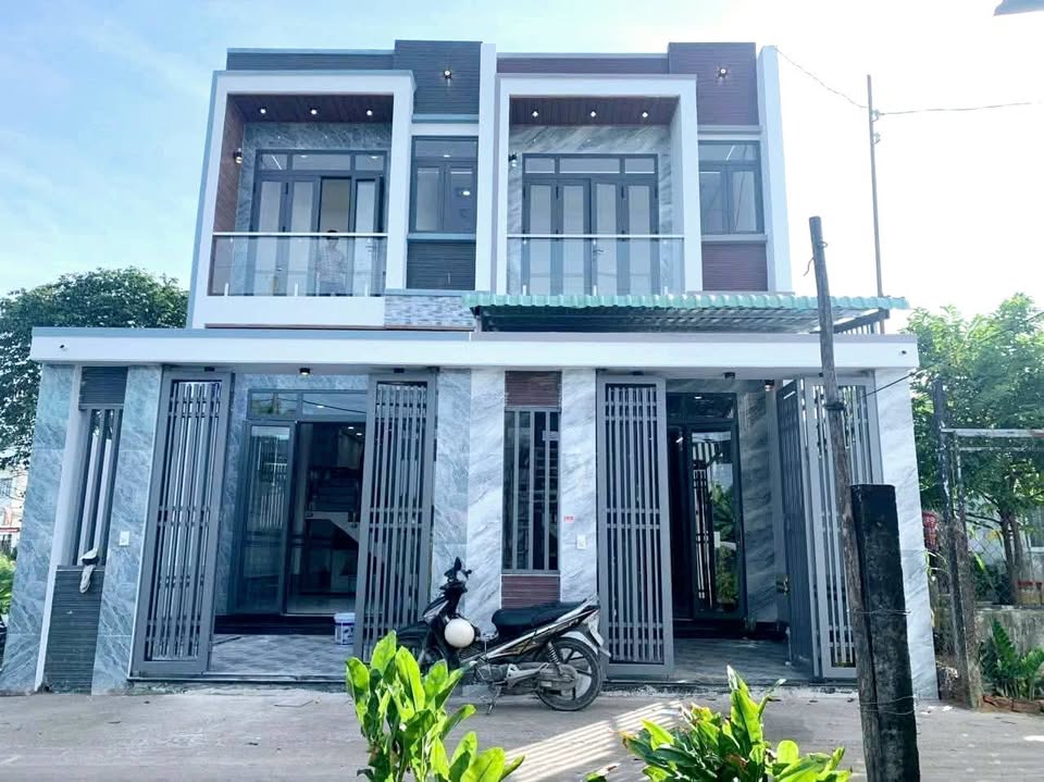 Nhà 1,75 tỷ 1 trệt 1 lầu, 2 phòng ngủ, sổ sẵn, ô tô tới cửa, cơ hội cuối