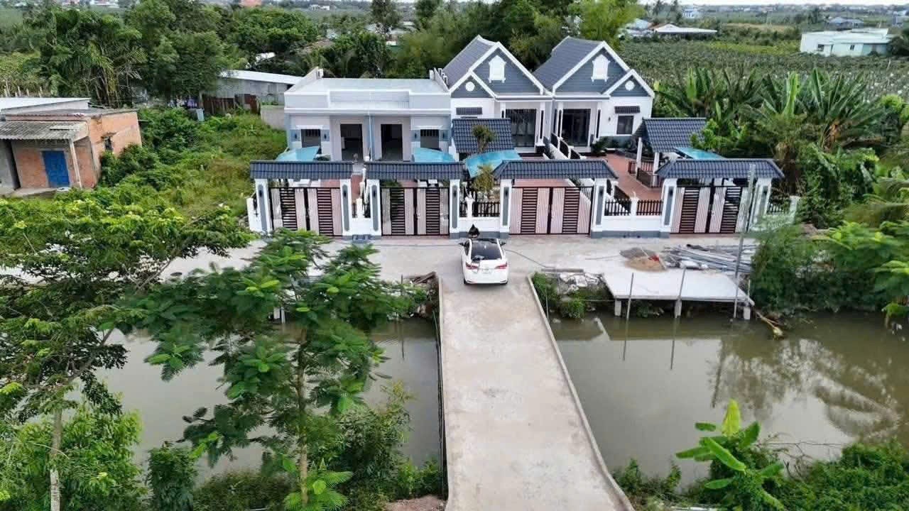 Nhà vườn mini 3 phòng ngủ, sân ô tô, giá 1,9 tỷ hỗ trợ Bank