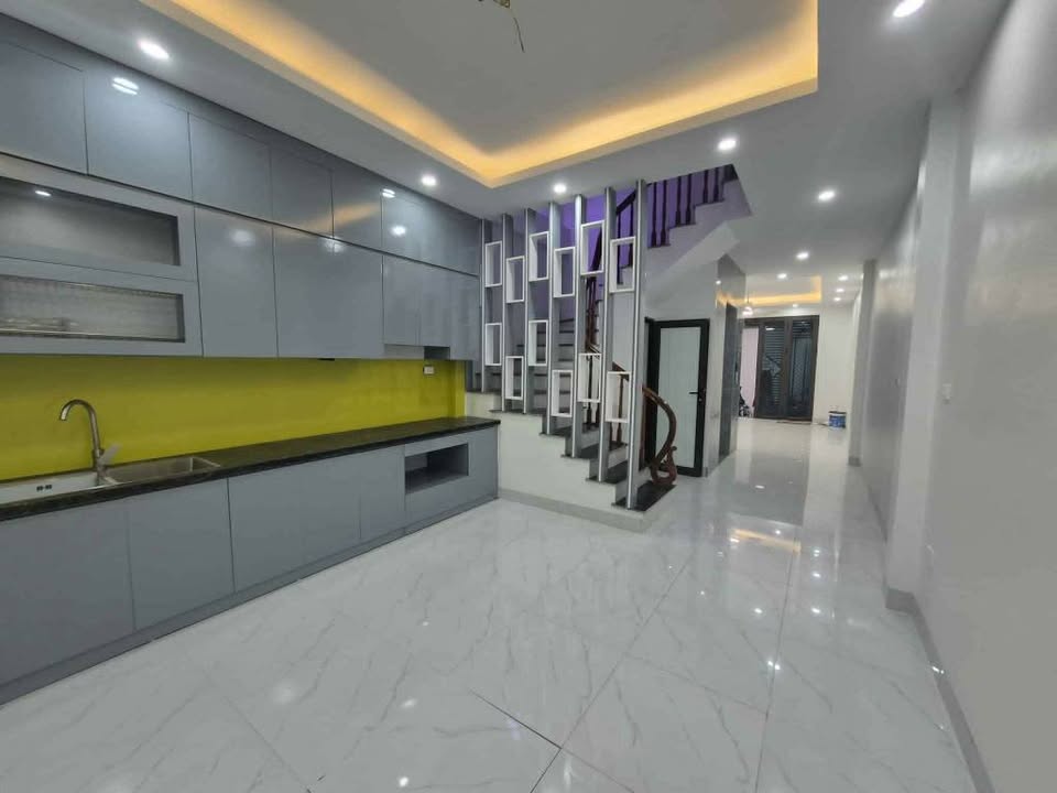 Nhà Tây Mỗ 5 tầng thang máy, 8.8 tỷ, sắm sửa đón Tết thôi