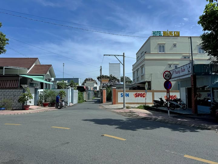 Bán nền biệt thự 300m2 mặt tiền 12m tại Gò Công, Tiền Giang