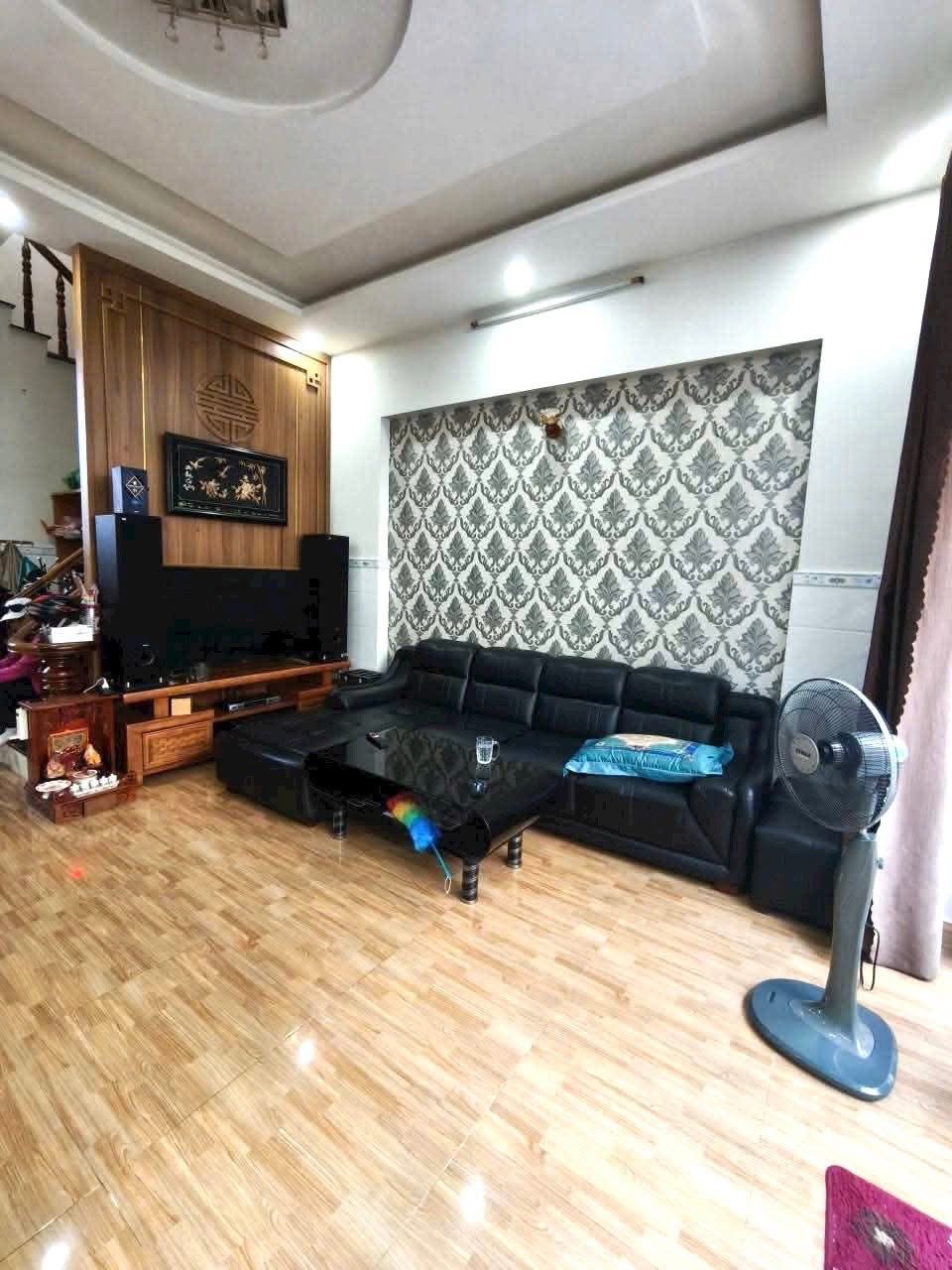 Nhà Vũng Tàu 5.8 tỷ "nhỉnh" cho căn 3 ngủ, hẻm ô tô "đậu" ngay cửa