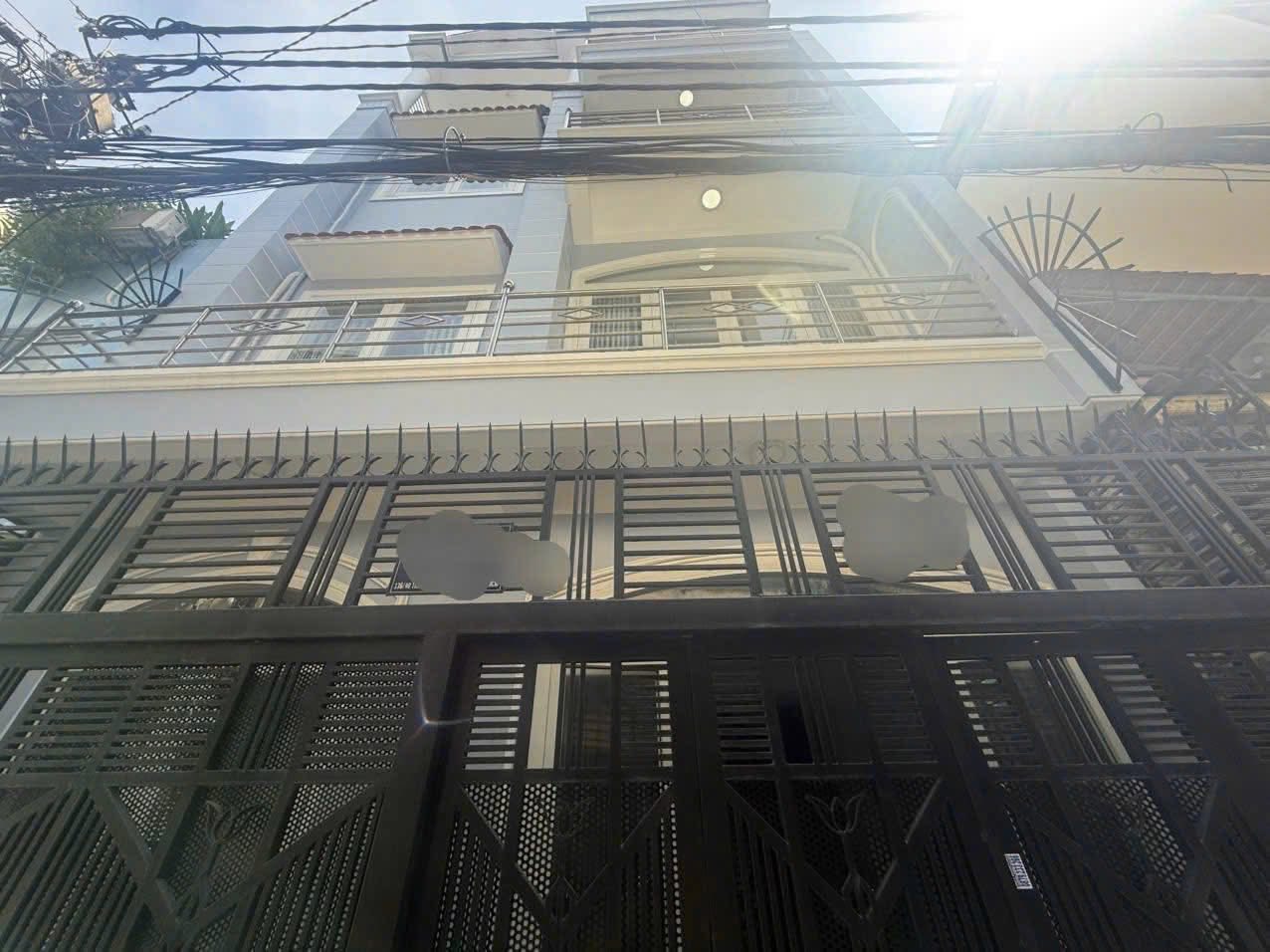 Chào mừng quý khách đến với "siêu phẩm" nhà phố tại hẻm xe hơi Trần Quang Diệu