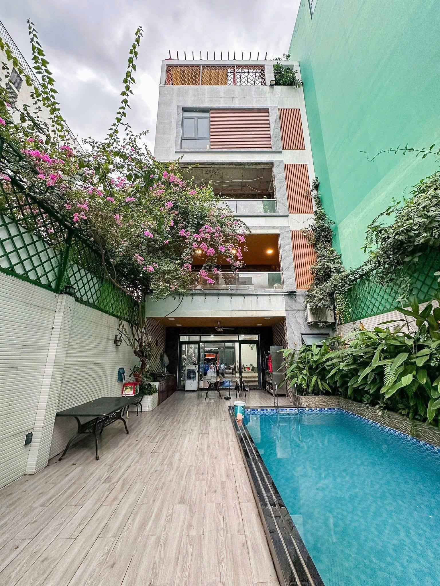 Biệt thự nghỉ dưỡng trung tâm Bình Thạnh, giáp Quận 1, 5 tầng, thang máy, garage siêu xe