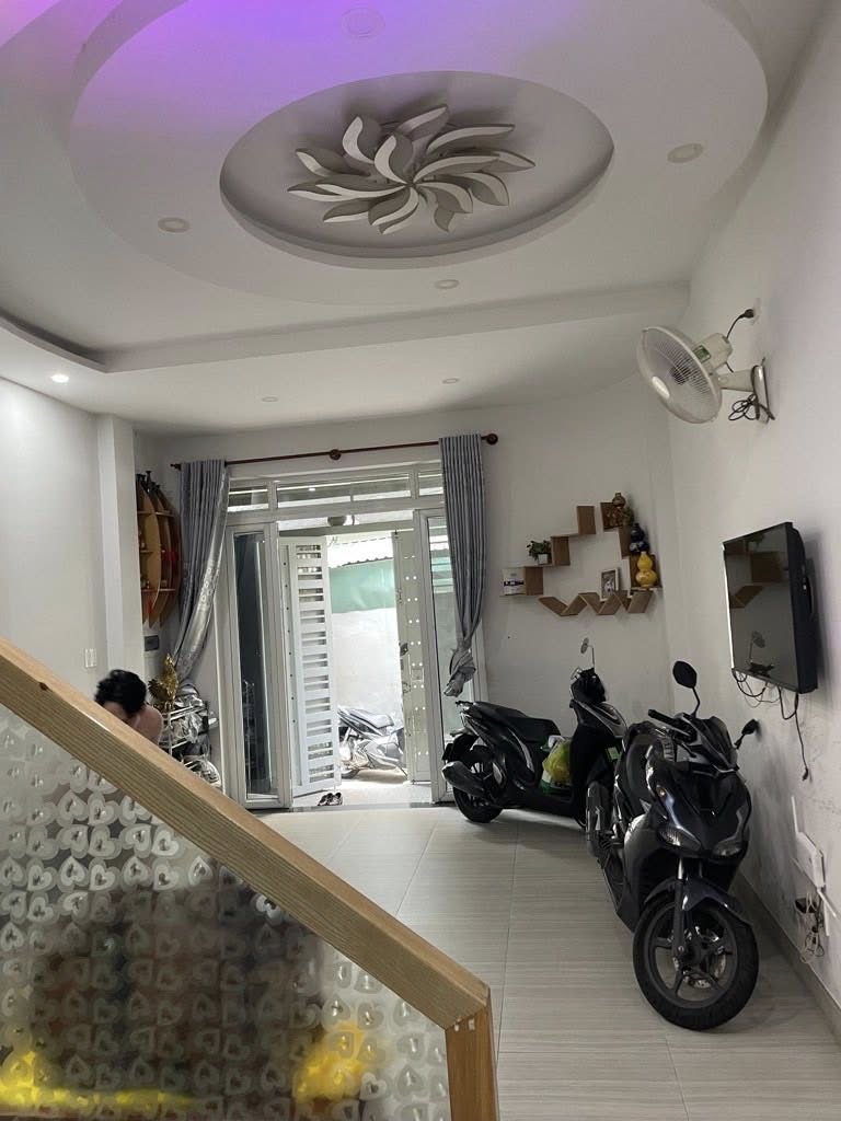 Chào mừng quý vị đến với "siêu phẩm" nhà 4 tầng tọa lạc tại hẻm 53/55 Cách Mạng Tháng 8