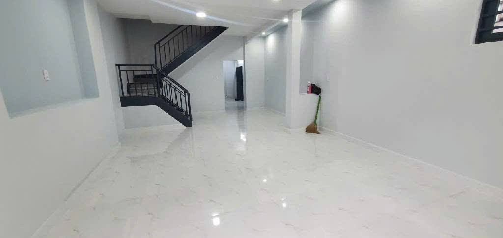 Mặt tiền Lê Thị Bạch Cát nhà 2 tầng, 58m2, ngang 5m, dòng tiền 12 triệu/tháng, sổ vuông vức, giá nhỉnh 7 tỷ