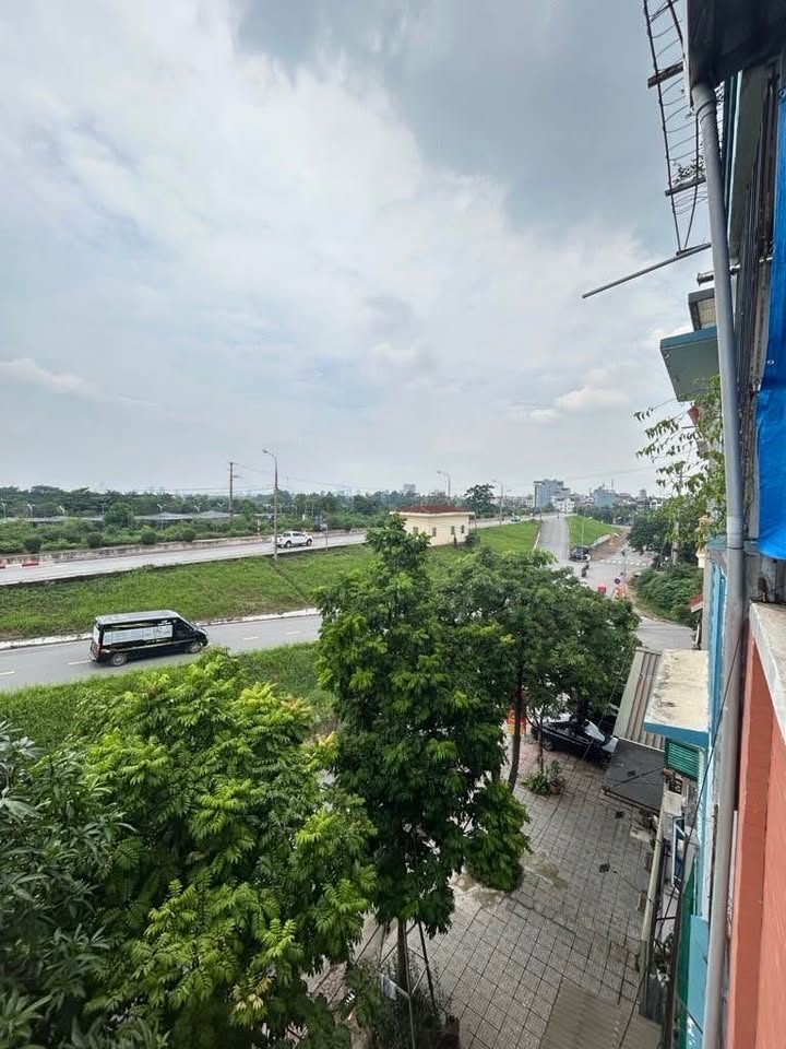 Bát Khối ngõ nông gần phố, nhà 5 tầng nở hậu, sổ phân lô