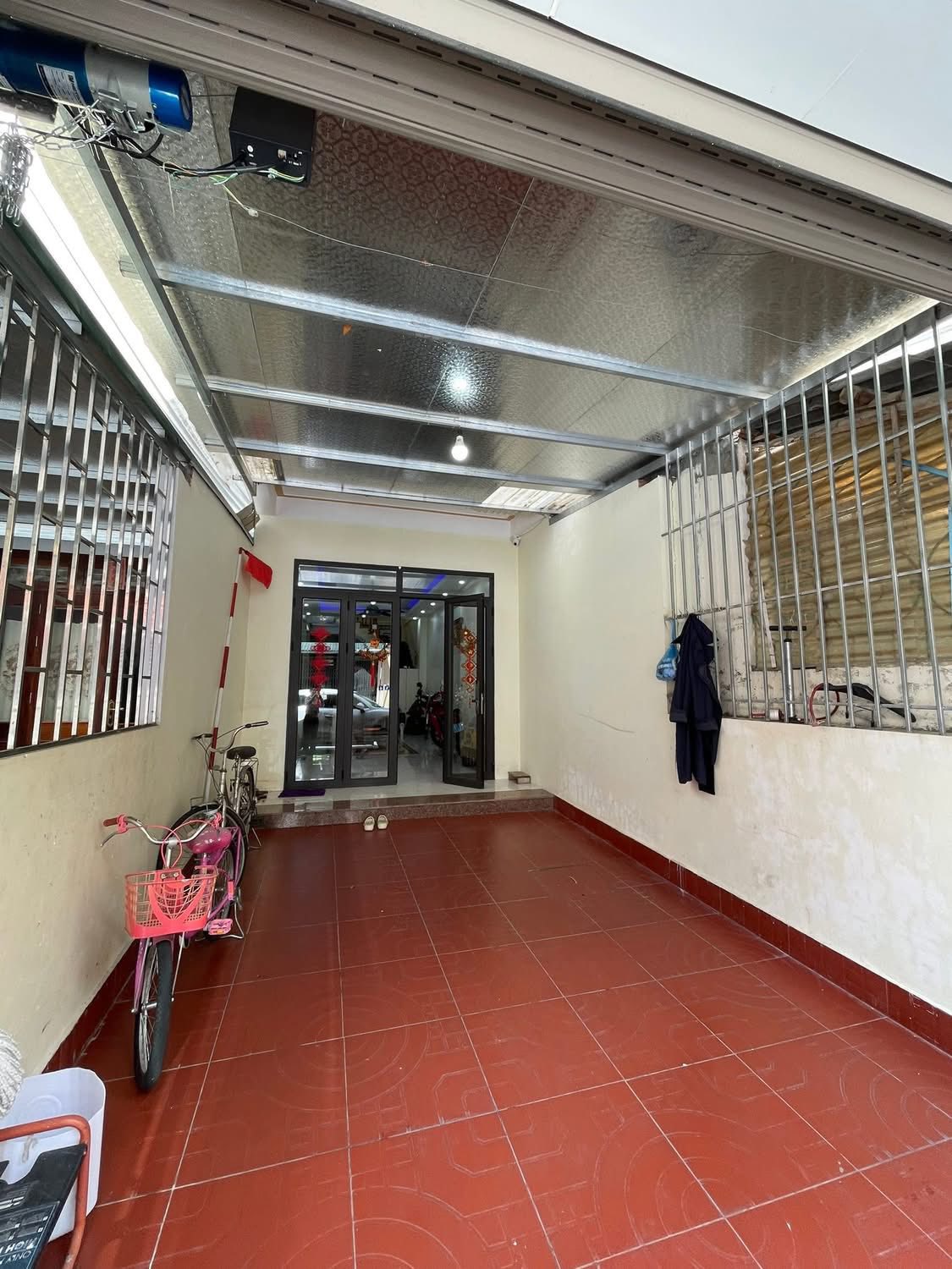 Nhà 3 tầng mặt ngõ Lý Tự Trọng, full thổ cư, gara ô tô, đất trồng rau, giá yêu thương