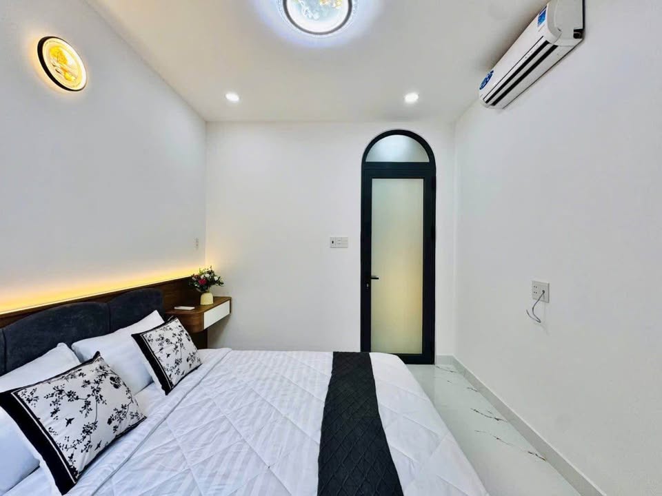 Nhà 4 tầng mặt tiền 9m, dân xây cực chắc, chỉ 10,5 tỷ