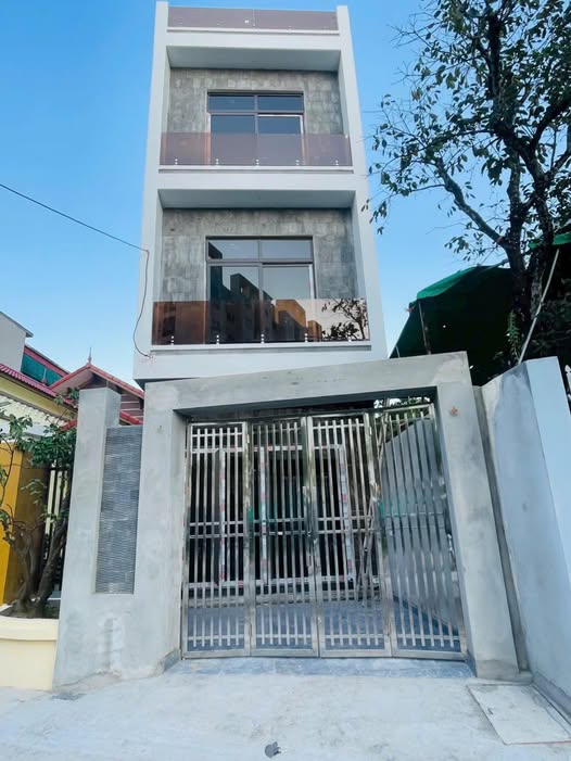 Bán nhà 4 tầng hướng Tây Nam, cạnh đô thị Vũ Phúc, kinh doanh tốt, giá 3 tỷ