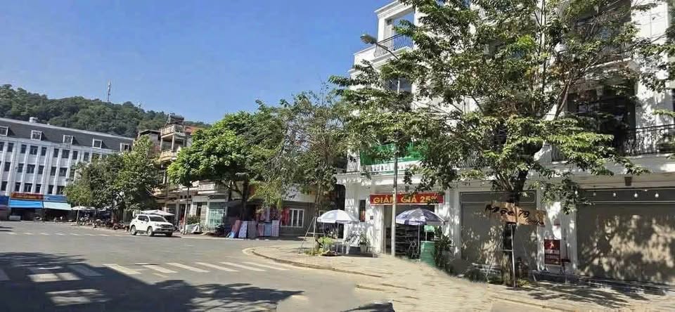 Nhà liền kề Kim Tân, 100m2, mặt tiền 5m, hướng đông nam