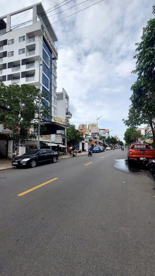 Sở hữu ngay lô đất vuông vắn, vị trí đắc địa tại mặt tiền đường Nguyễn Hữu Cảnh