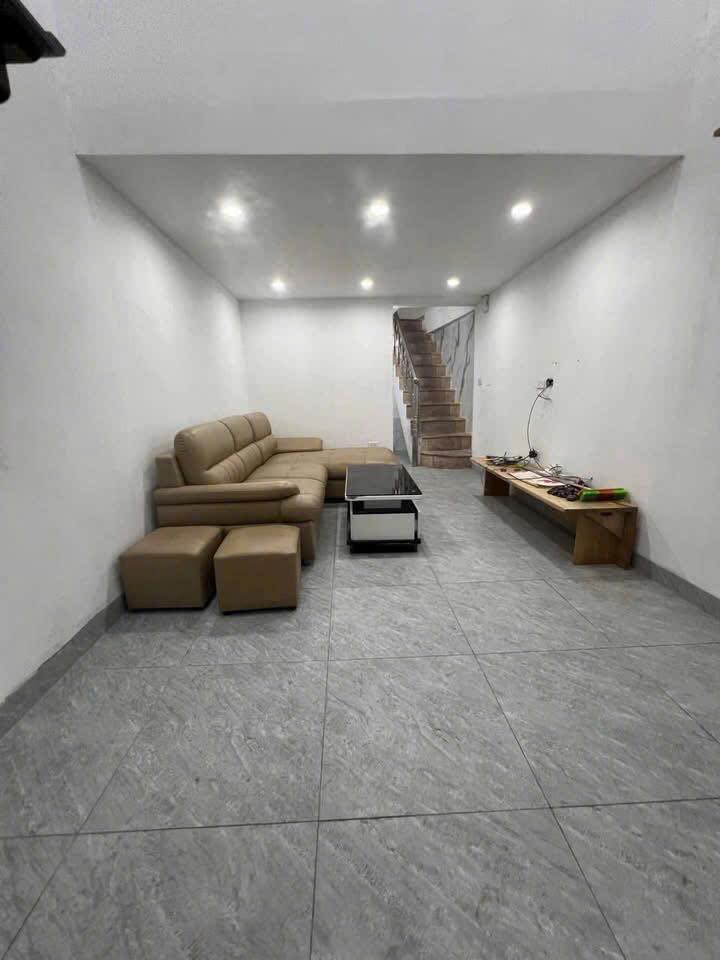 Nhà 3 tầng 33m² cho thuê tại ngõ 464 Thụy Khuê, Tây Hồ, giá 10 triệu/tháng