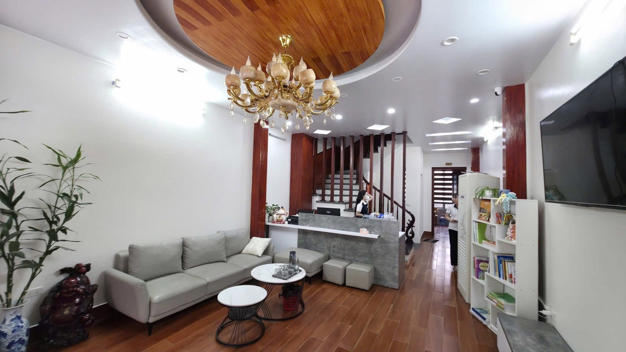 Nhà 5 tầng 80.5m2, mặt tiền 4.6m, hướng Đông Nam, giá nhỉnh 15 tỷ