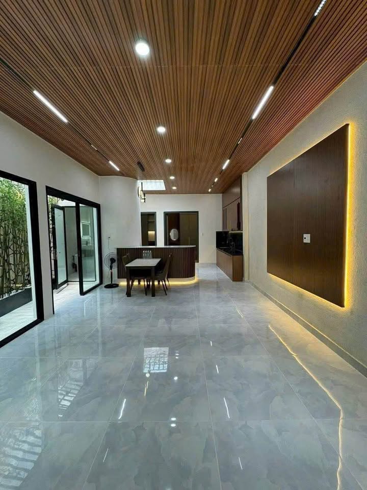 Nhà Hóc Môn nở hậu 6.5m, kinh doanh vi vu, giá chốt yêu thương