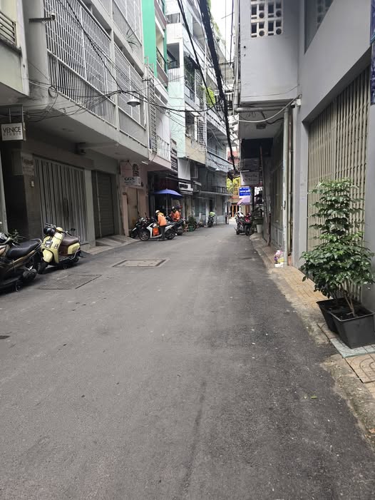 Nhà Quận 11, cách mặt tiền Xuân Diệu 100m, gần sân bay, nguồn thuê 12 triệu/tháng