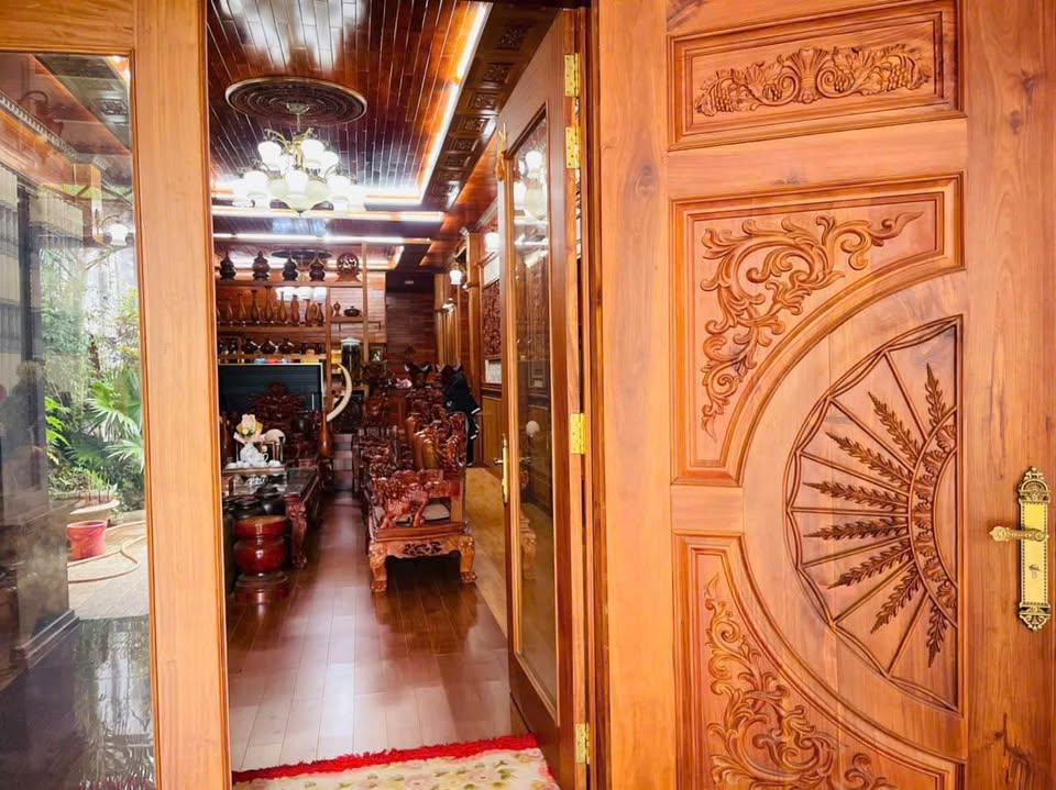 Siêu phẩm nhà gỗ quý hiếm, mặt tiền Phạm Ngọc Thạch, Pleik, sổ hồng riêng