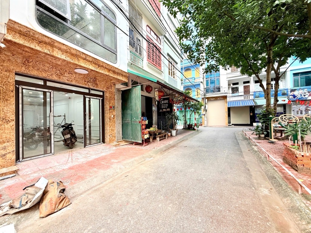 Nhà lô góc phố Mạc Thái Tổ, Cầu Giấy thang máy, gara, 40m2, 13,8 tỷ