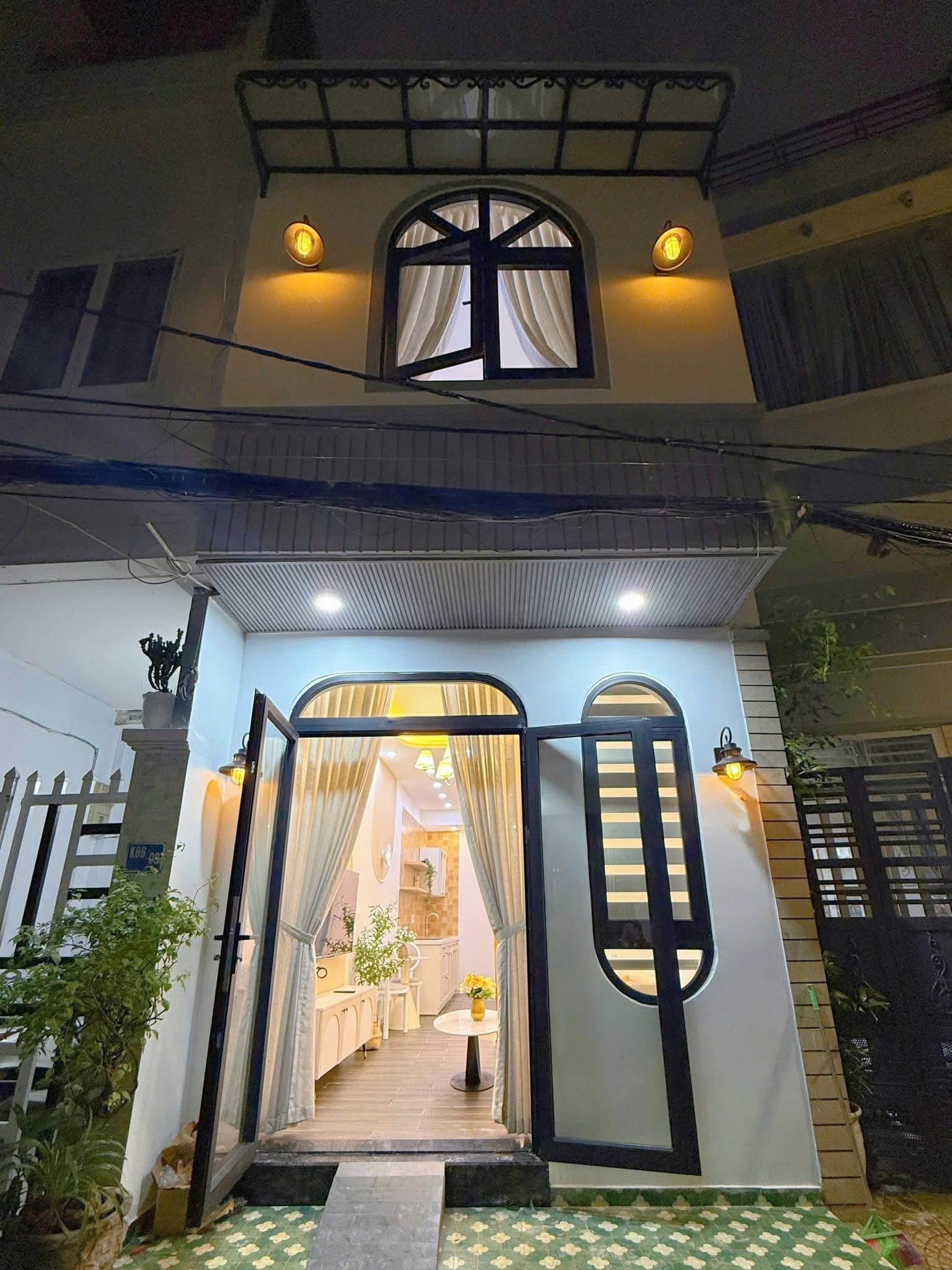 Nhà 2 tầng xinh xắn, trung tâm Đà Nẵng, gần mọi tiện ích