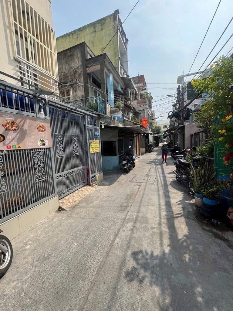 Nhà mới xây 2 tầng, 52m2, hẻm ô tô thông thoáng tại Quận 6