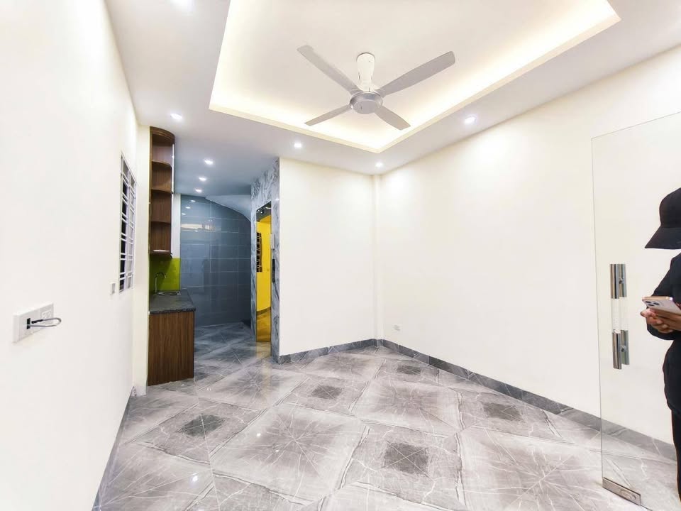 Nhà Trần Duy Hưng 40m2 x 5 tầng, mặt tiền đẹp, ở ngay, an sinh đỉnh