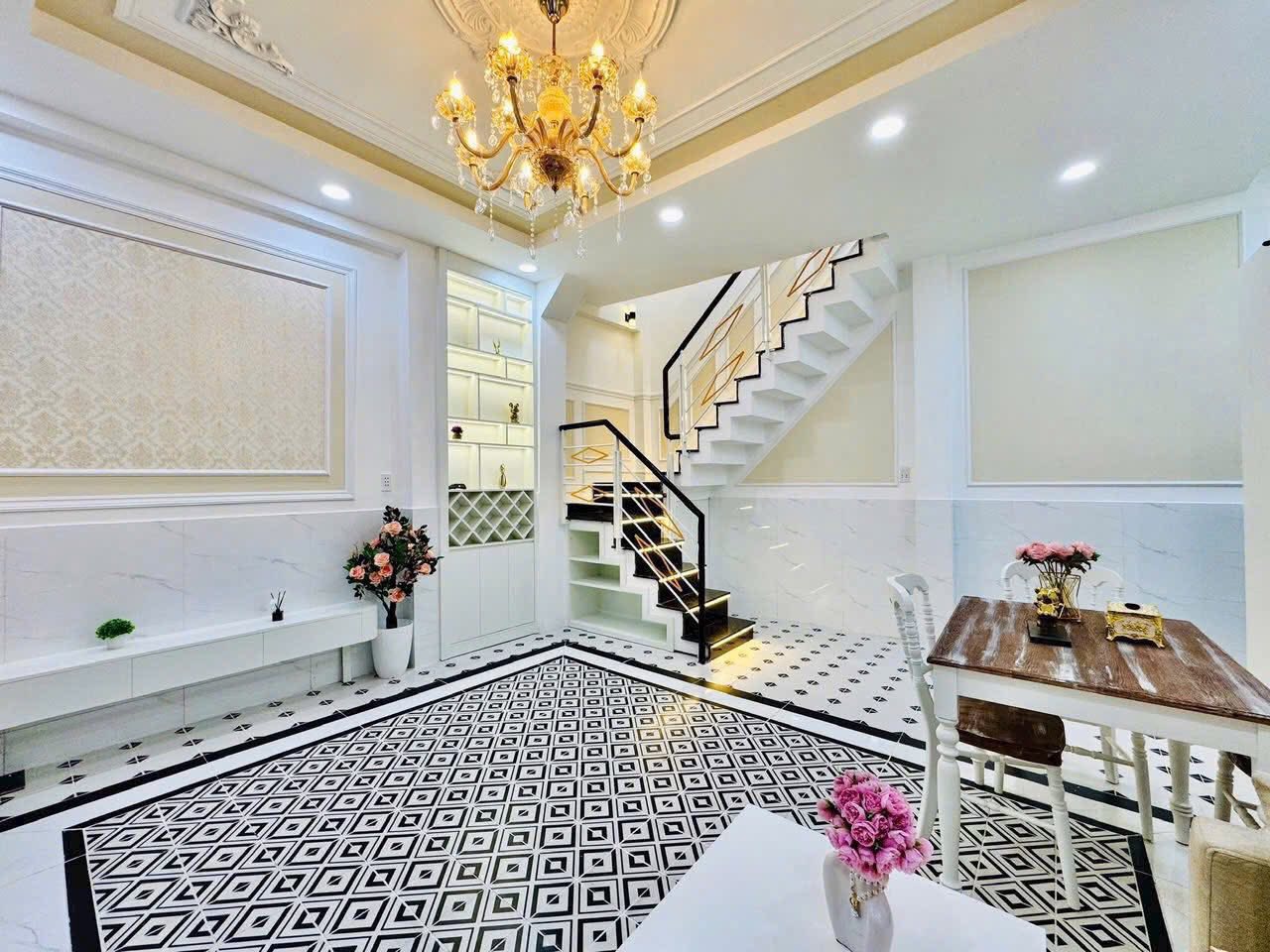 Nhà 5 tầng đẹp lung linh, 3 bước tới chợ Dương Lâm, Hà Đông