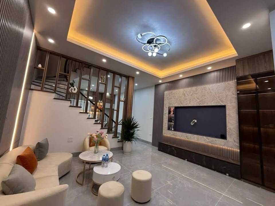 Tọa lạc tại phố Ngọc Lâm, Long Biên, Hà Nội, căn nhà dân xây này mang đến một không gian sống lý tưởng